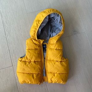 Baby gap puffer vest 6-12 month